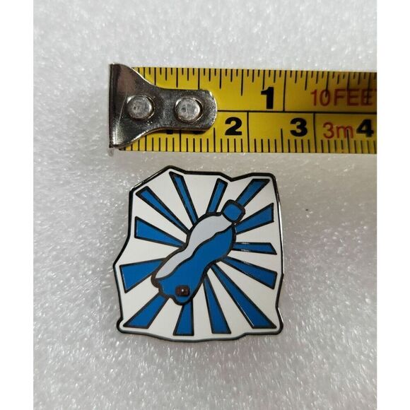 (You Tube) Water Bottle Flip Challenge Button Hat‎ Pin YouTube Pinback Pin - Picture 2 of 3